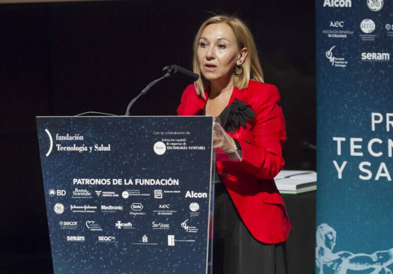 Dra. Carmen Ayuso, investigadora y eminencia en el campo de la genética.