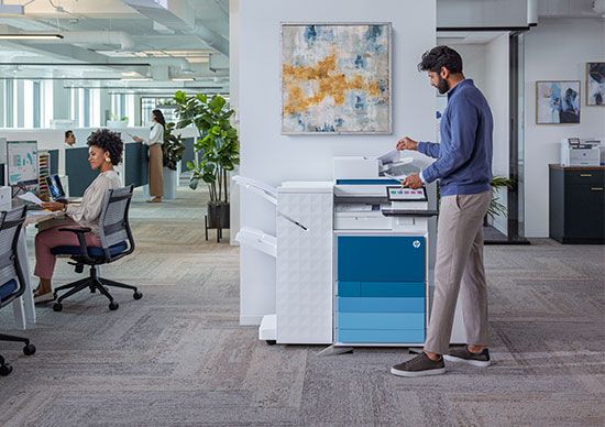 Equipa tu oficina con una impresora multifunción LED color compacta y  eficiente, Productividad