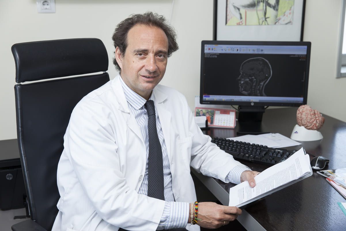 Dr. Rafael Arroyo, , jefe del Servicio de Neurología del centro médico-quirúrgico Olympia Quirónsalud