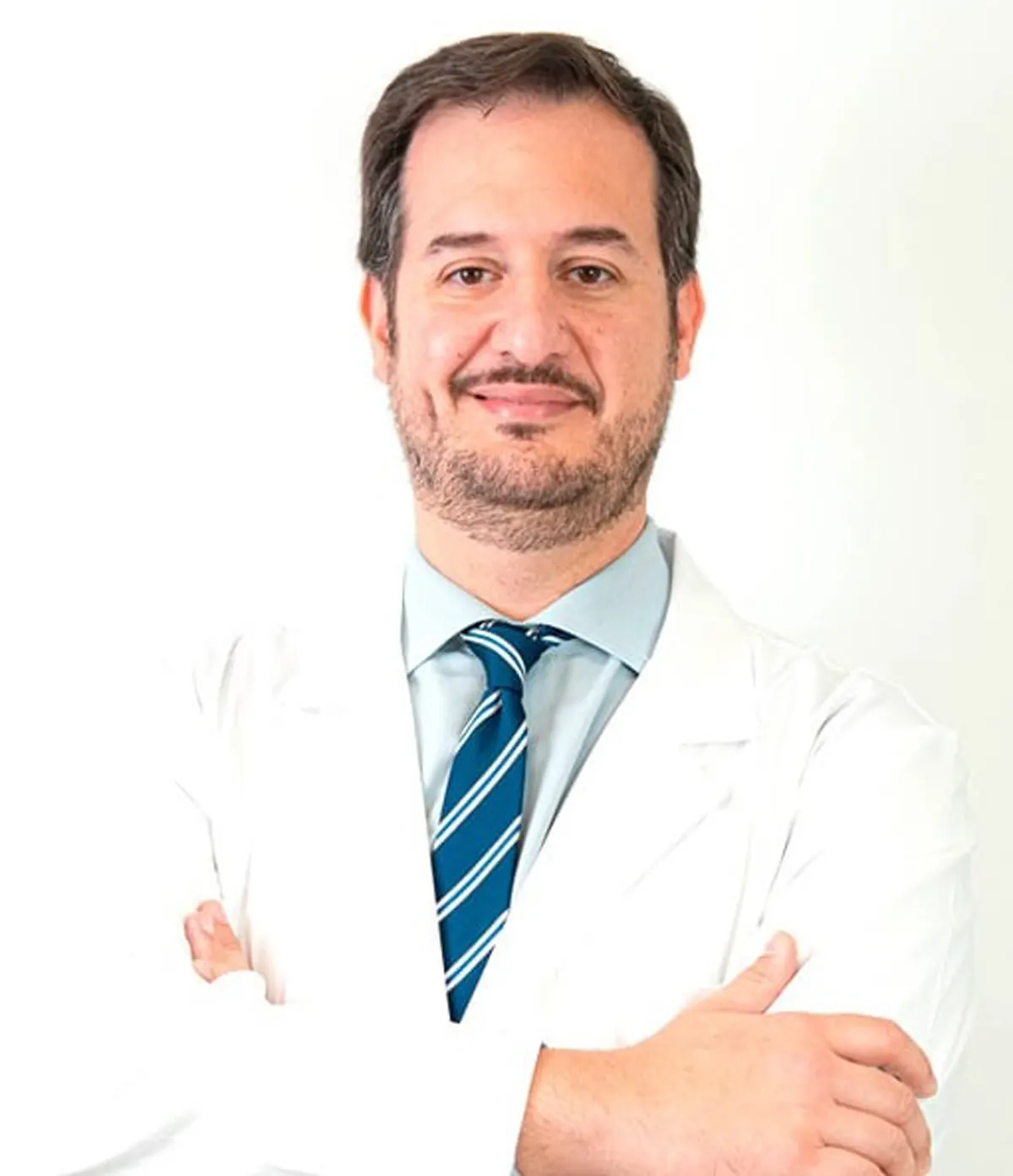 doctor Javier García Martínez, jefe del Departamento de Dermatología del Ruber Internacional Centro Médico Habana