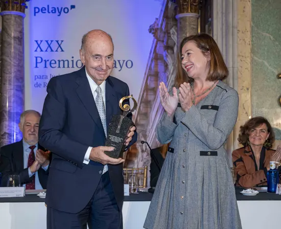 Miguel Roca Junyent en la entrega del Premio Pelayo para Juristas de Reconocido Prestigio