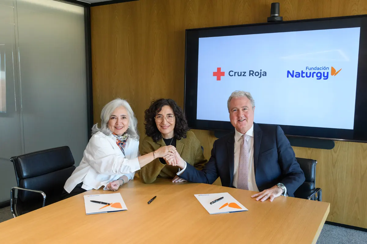 Firma de la renovación de la alianza entre Fundación Naturgy y Cruz Roja