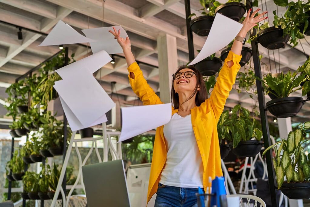 Ambiente de energía positiva y felicidad en el trabajo